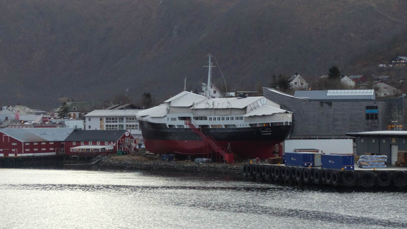 Stokmarknes Hurtigruten-Hus und MS Finnmarken