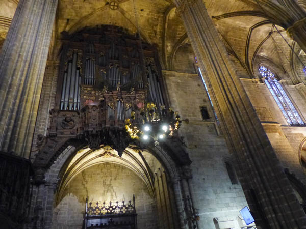 Barcelona La Catedral de la Santa Creu i Santa Eul&agrave;lia