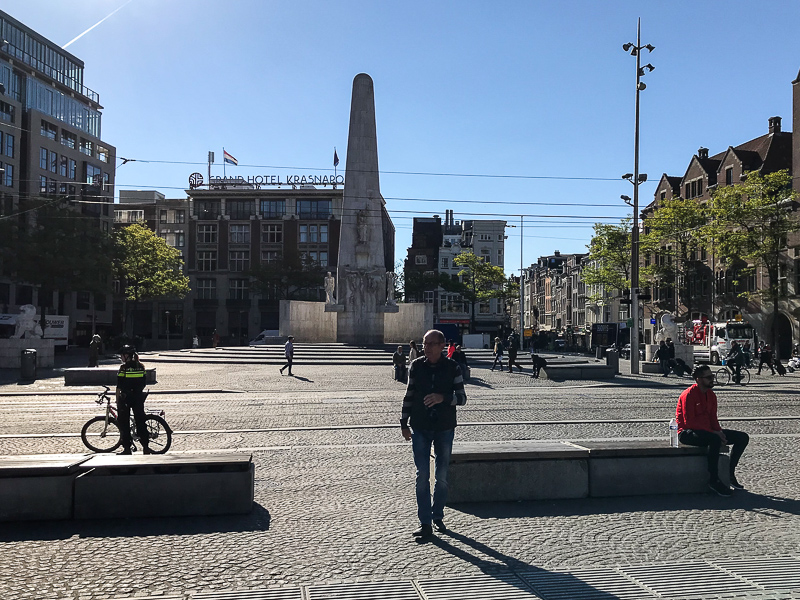 Amsterdam Nationalmonument und Hotel Krasnapolsky